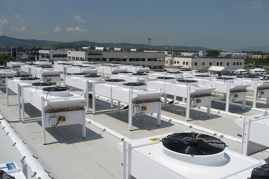 ARUBA – Arezzo, Italy - Data centre air conditioning - 66 units - SAV7N 8421 air cooled condensers
